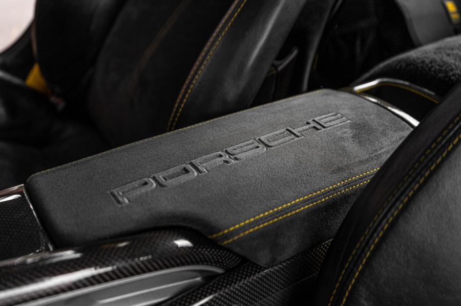 Детали интерьера Porsche 911 GT2 (997) 2008 года  (NA) (фото 121 из 197)